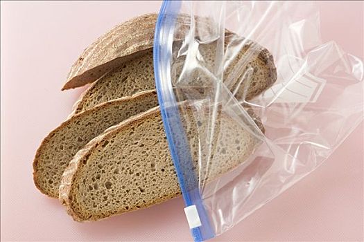 四个,混合,小麦,黑麦面包,塑料袋