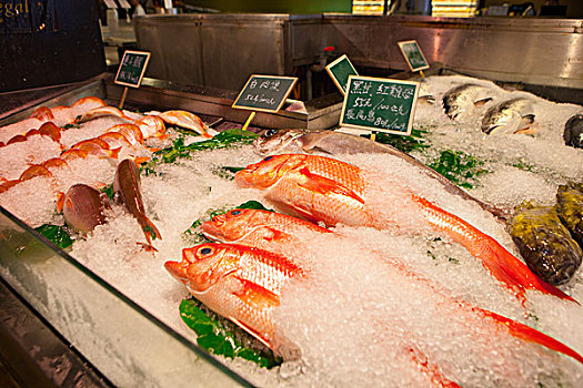 台灣台北,知名的觀光魚市場,上引水產,是國外旅客來台灣旅遊旅客必來的觀光景點,是海鮮賣場也是水產餐廳