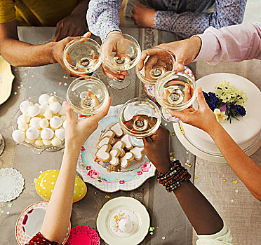 俯视,朋友,祝酒,香槟酒杯,复活节,甜点