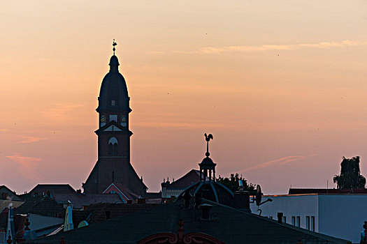 德国,梅克伦堡前波莫瑞州,教堂,正面,日出