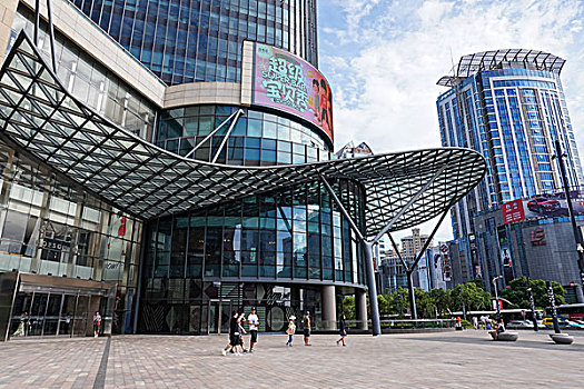 上海五角场商圈高楼林立,一派繁华都市新景象