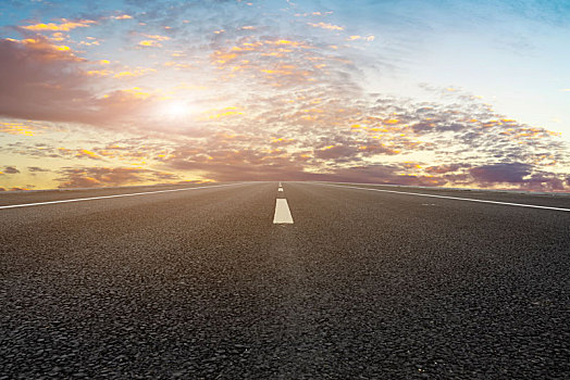 道路广场地砖和天空云彩景观