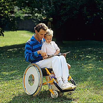 伤残,男人,轮椅,读,小男孩,花园