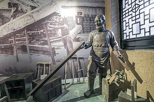 古代木匠老场景雕塑,山东省青州古城民俗馆