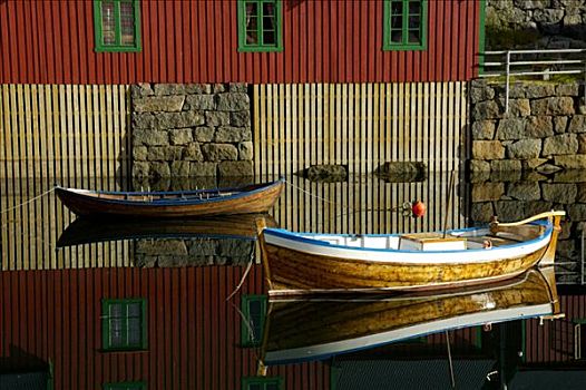 红色,涂绘,木屋,划艇,反射,水,罗弗敦群岛,挪威,斯堪的纳维亚
