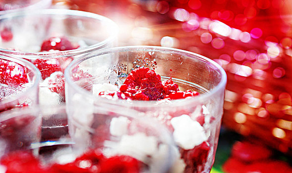 树莓,蛋白甜饼,甜点