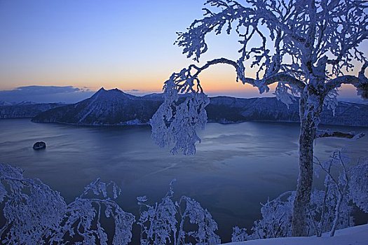 朝霞,湖