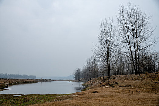 汉水岸边