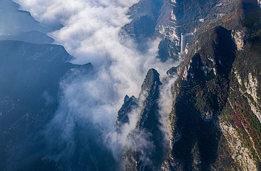 重庆巫山三峡云海红叶