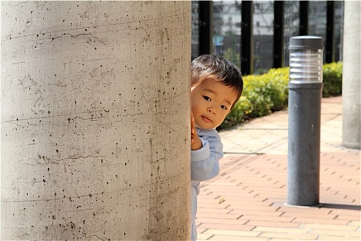 日本人,男孩,隐藏,后面,杆,1岁