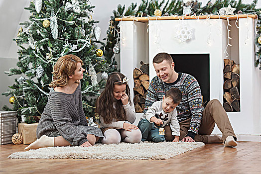幸福之家,坐,地毯,圣诞树,在家