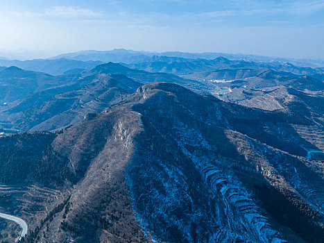 航拍济南南部山区的盘山路