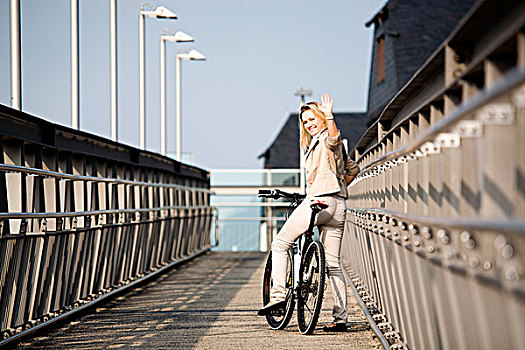 女青年,自行车,桥