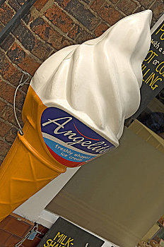 英格兰,北约克郡,巨大,冰淇淋蛋卷,扎牢,墙壁,户外,店,广告,新鲜,冰淇淋