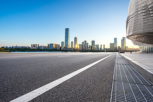 高速公路,城市天际线