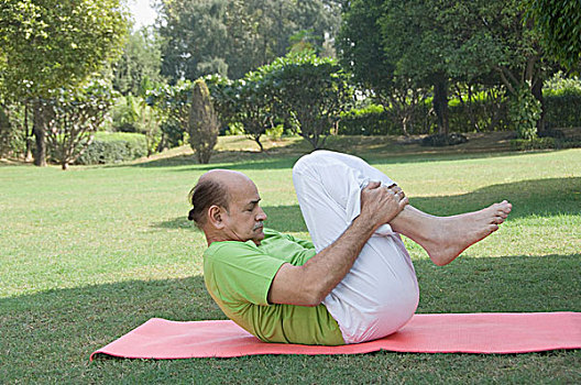 男人,练习,瑜珈,公园,新德里,印度