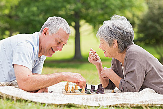 高兴,老年,夫妻,玩,下棋,公园