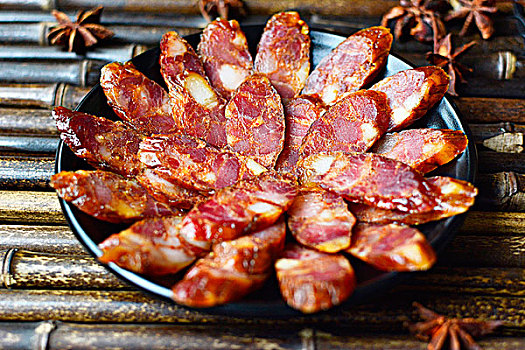 原创,恩施腊肉农家自养猪自制烟熏腊肉烟熏腊蹄子香肠