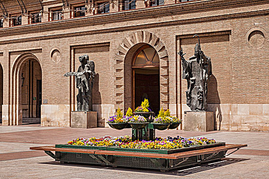 市政厅,入口,雕塑,天使,城市,萨拉戈萨,阿拉贡,西班牙,欧洲
