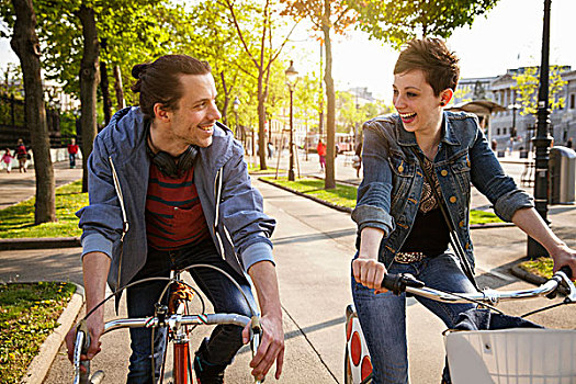 年轻人,情侣,骑自行车,城市,维也纳,奥地利