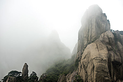 黄山云海雾松怪石