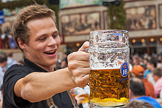 德国,巴伐利亚,慕尼黑,男人,拿着,啤酒杯