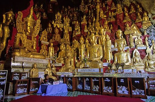 缅甸,宾德雅,洞穴,金色,雕塑,男人,后面,桌子,钞票