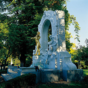 奥地利萨尔兹堡城市公园内的施特劳斯铜像
