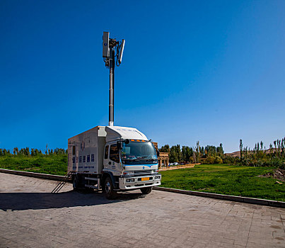 新疆鄯善库木塔克沙漠风景区国家应急通信车