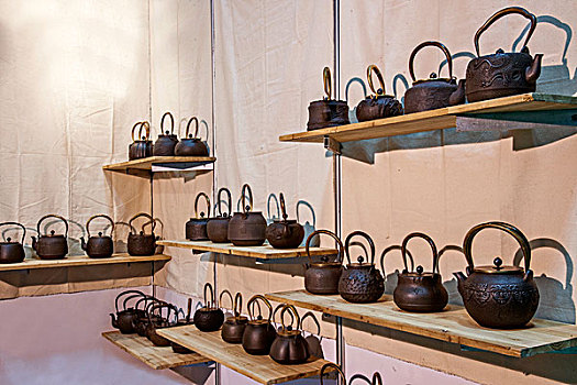 重庆茶博会上展示的铜茶壶