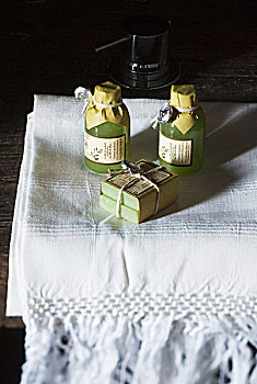 浴油,肥皂,橄榄油,白色,亚麻布,手巾,浴室