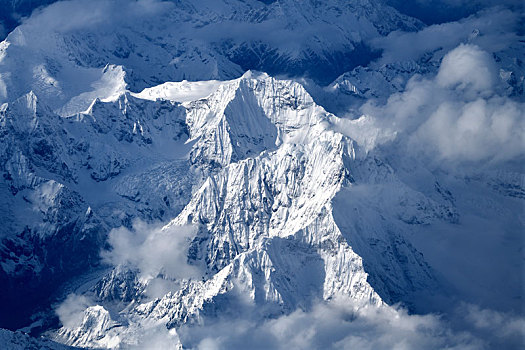 航拍贡嘎雪山