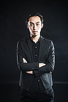 亚洲男子