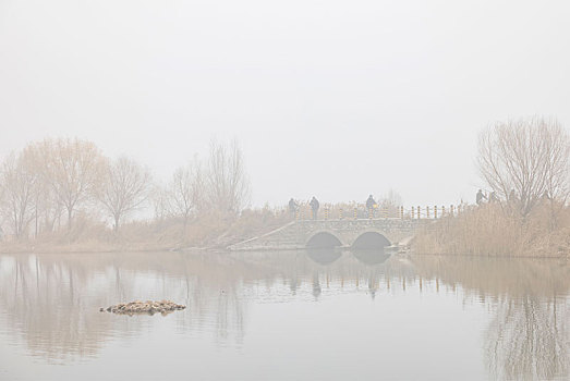 石家庄市,浓雾中的滹沱河生态旅游区