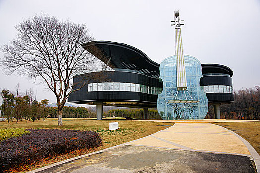 淮南市山南新城规划展览馆外的钢琴雕塑