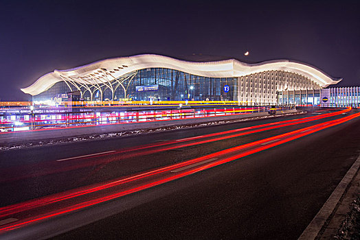 新疆乌鲁木齐地窝堡国际机场t3航站楼夜景