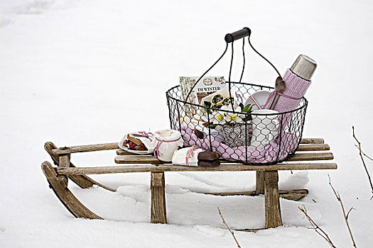 野餐篮,雪橇,雪地