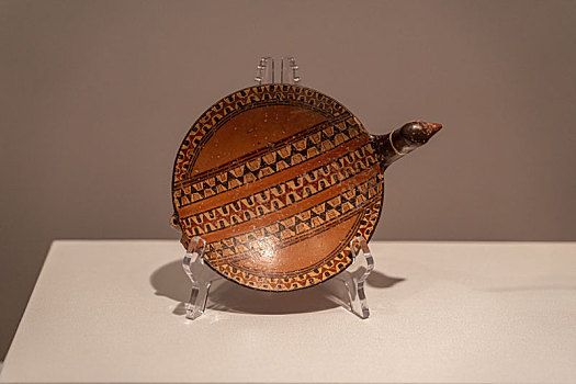 秘鲁兰巴里·奥里维拉博物馆藏印加帝国陶彩绘盘