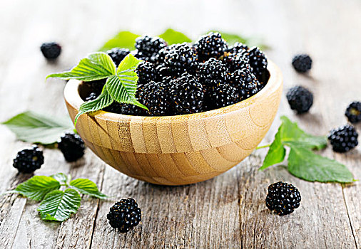 黑莓,木桌子