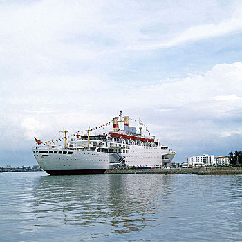 深圳港口轮船
