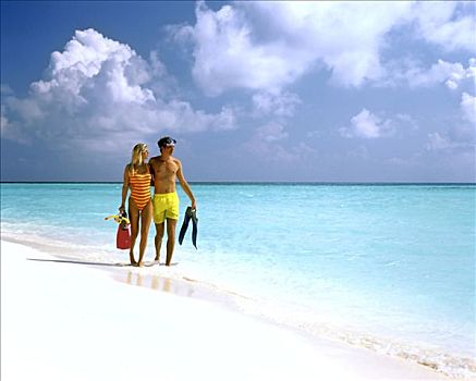 年轻,情侣,潜水,走,浅水,沙滩,马尔代夫,印度洋