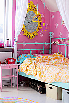床,青绿色,复古,金属,仰视,钟表,黄色,华丽,粉色,壁纸