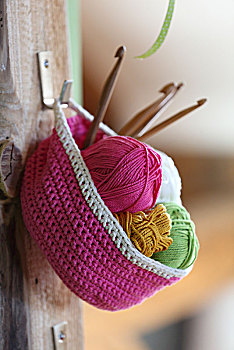 粉色,编织,篮子,钩,木板