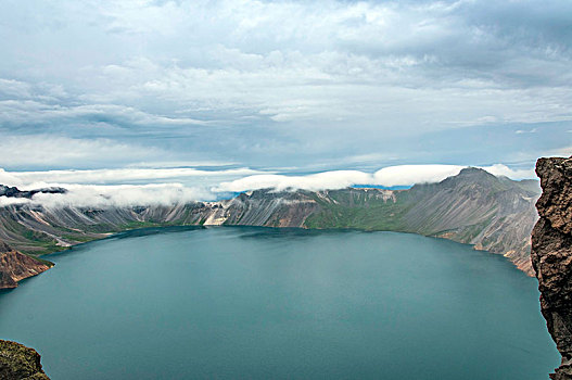 长白山天池火山口自然景观