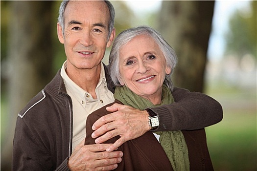 情侣,祖父母,搂抱