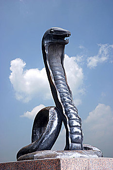 重庆市南岸区游乐园青铜雕,十二生肖