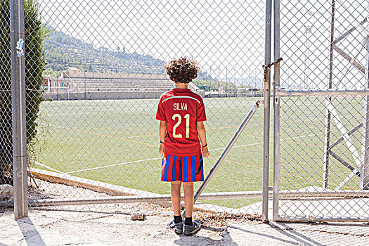 男孩,站立,正面,足球场,瓦尔德摩莎,马略卡岛,西班牙