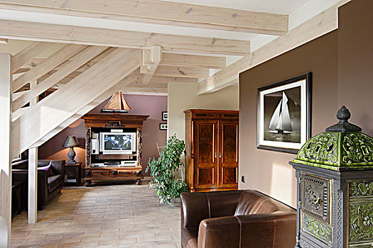 褐色,皮制扶手椅,局部,风景,老式,炉子,墙壁,室内,天花板,苍白,木质,楼梯
