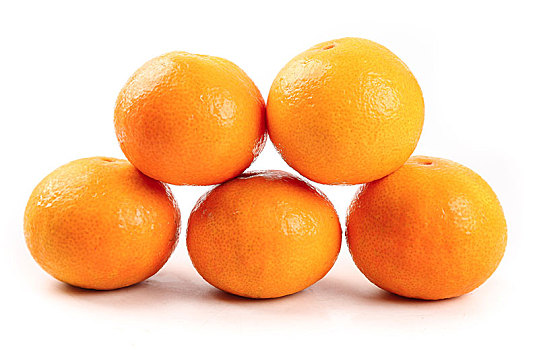白底上一堆新鲜爱媛果冻橙