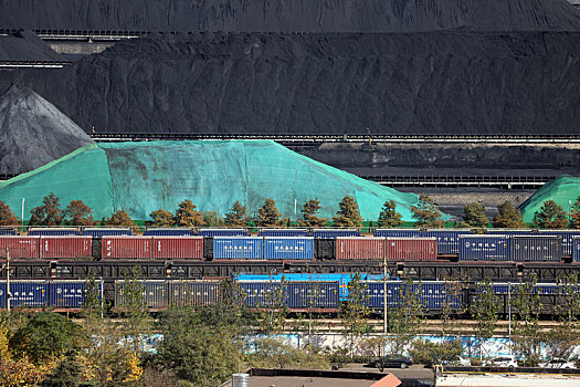 财经配图,全国铁路10月份发送煤炭1,57亿吨,冬季供暖用煤需求大增